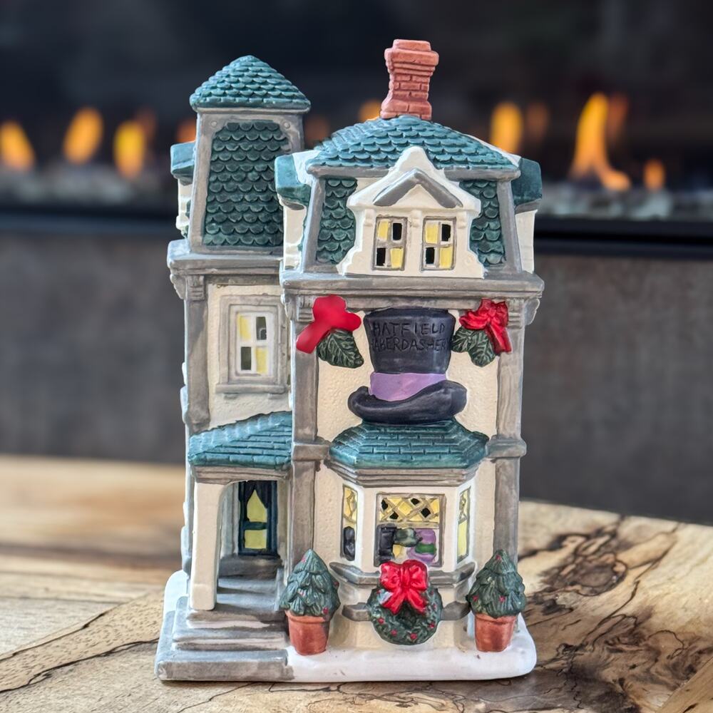 1997 Dickens Collectables Towne Series "Hatfield Haberdashery" Village House